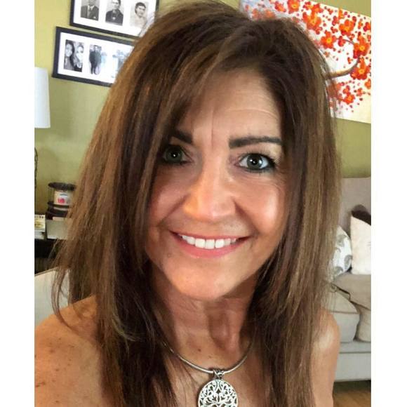 Meet your Posher, Dee - Picture 1 of 1